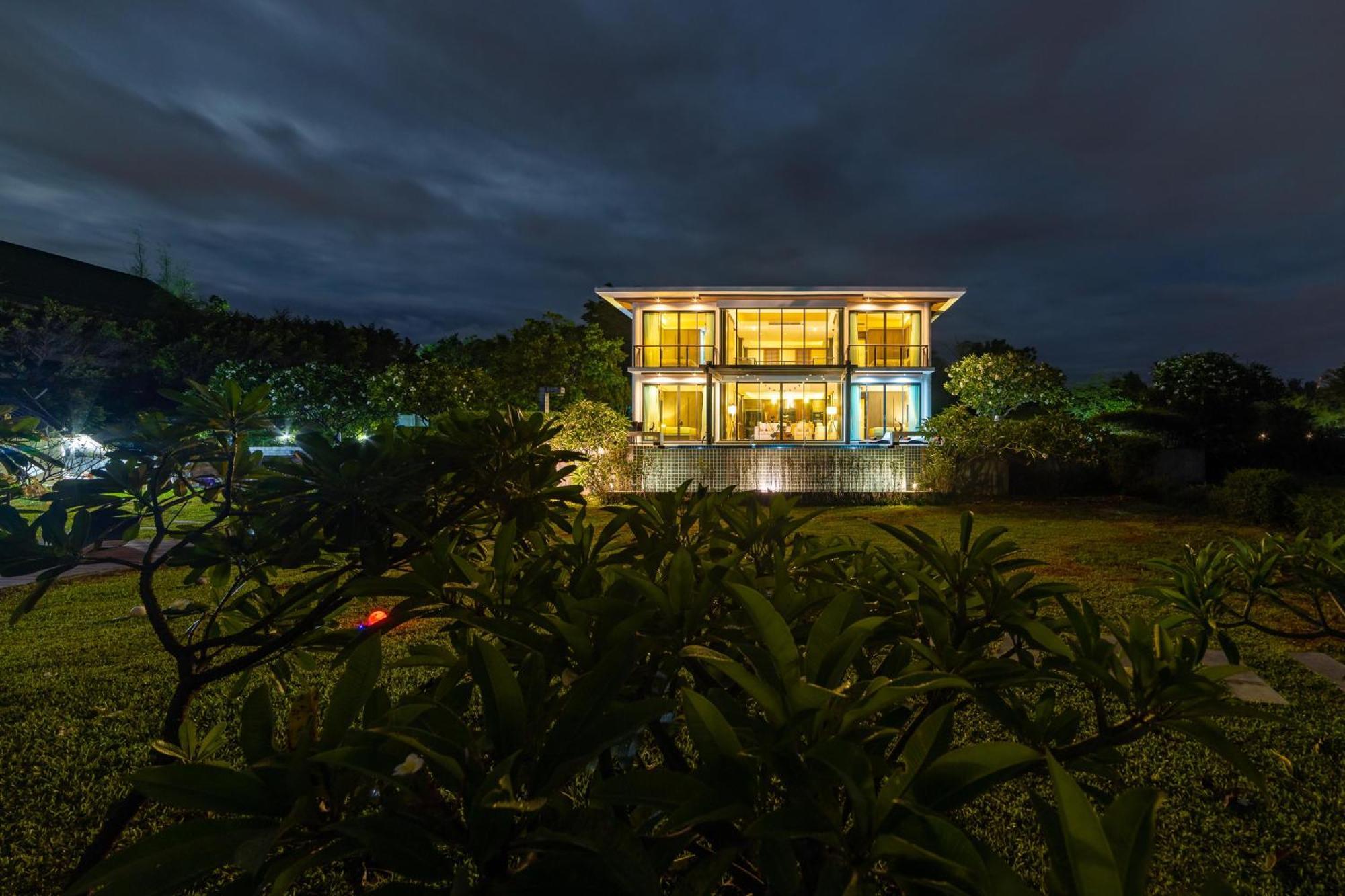 Beachfront Modern 4 Bedroom Pool Villa - Rv Hua Hin Exterior photo